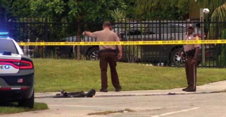 Hombre muere después de que un accidente de scooter eléctrico termina en un tiroteo en Miami-Dade