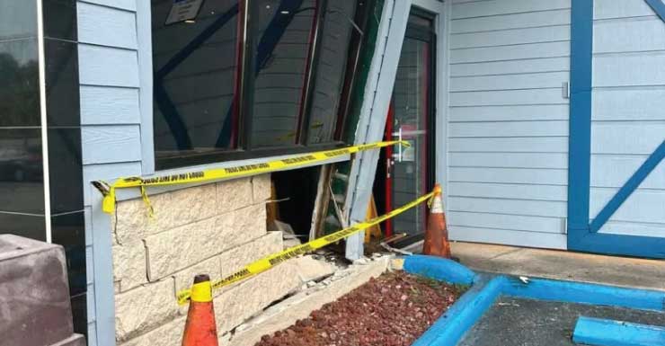 Ichiban Buffet en Leesburg cierra temporalmente después de que un vehículo chocara contra las instalaciones