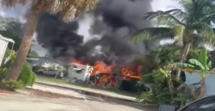 Mujer de Fort Lauderdale devastada después de que un incendio destruyera su casa móvil