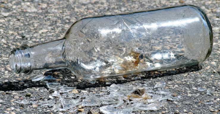 Mujer golpea a compañera de trabajo con una botella de vidrio en un restaurante de Allapattah