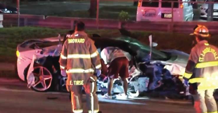 Mujer resulta herida en accidente que dejó un Ferrari blanco destruido en Fort Lauderdale
