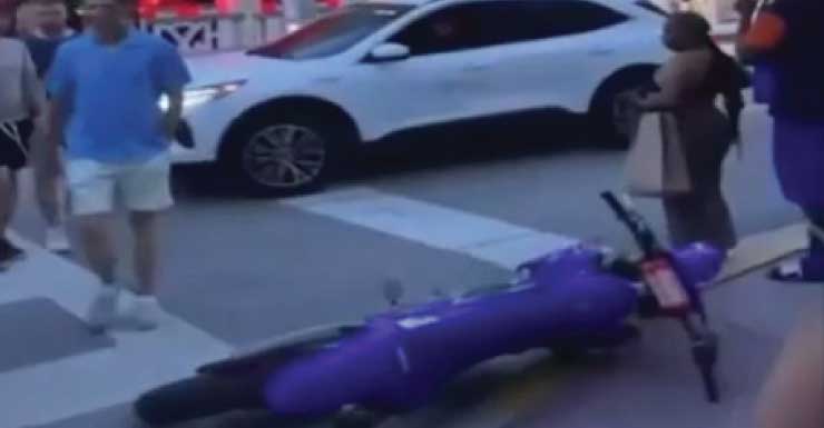 Niña de 11 años atropellada por una moto todoterreno durante una persecución policial en Miami Beach; comisionado promete actuar contra motociclistas que realizan acrobacias