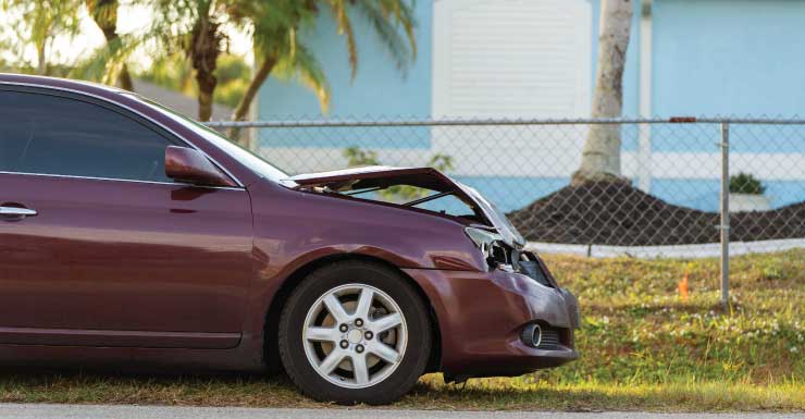 Sospechoso de accidente de fuga en Florida acusado de chocar contra una casa y apuñalar a dos personas
