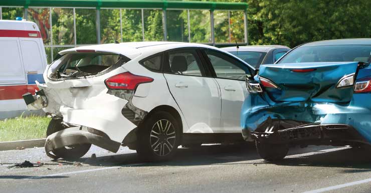 Una persona muere y dos resultan heridas en un accidente con incendio ocurrido en la madrugada en Jog Road