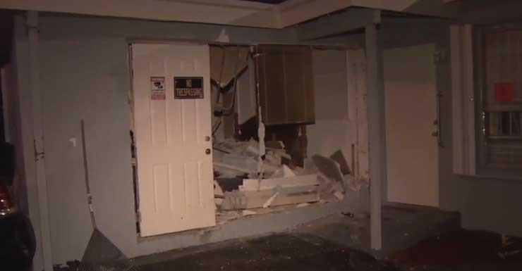 1 bajo custodia, 1 hospitalizado después de que conductor chocara contra una casa en Dania Beach