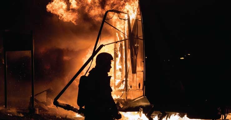 1 muerto después de que una casa rodante se incendiara en un vecindario de Largo