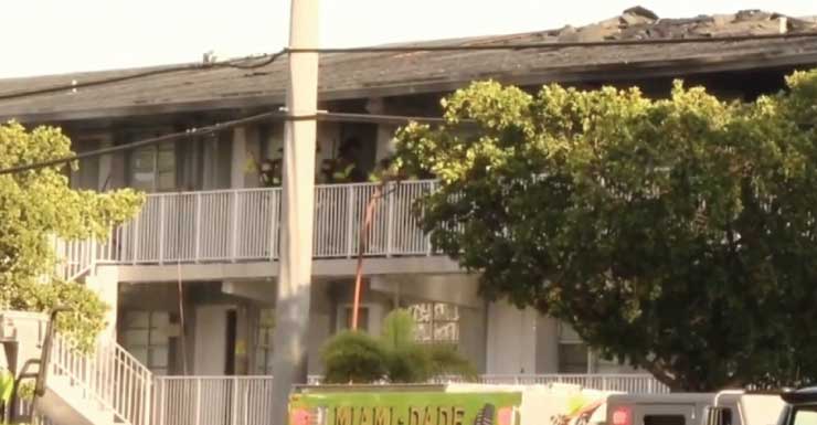 1 muerto mientras los equipos extinguen un incendio en un apartamento en el noroeste de Miami-Dade