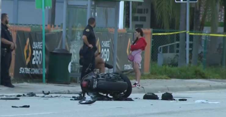 2 hospitalizados después de que una motocicleta y un scooter chocaran en Miami