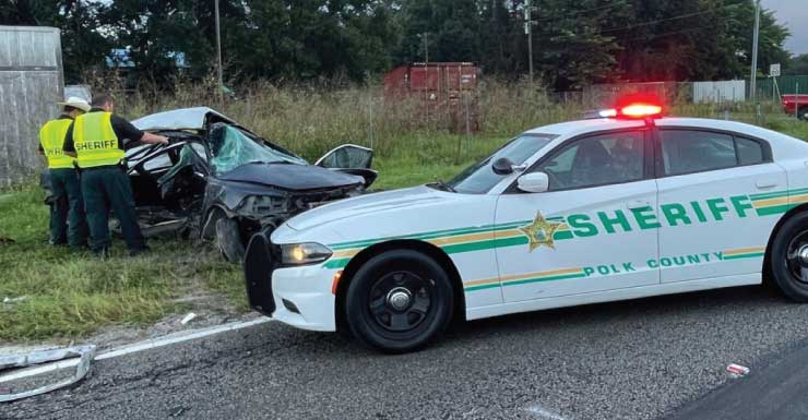 3 muertos en un accidente que involucró un automóvil y un camión volquete cerca de Lake Wales