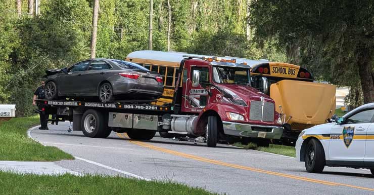 Accidente que involucra un autobús escolar reportado en el Northside de Jacksonville