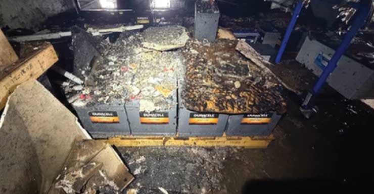 Batería de iones de litio en carga provoca incendio en una tienda de Port Charlotte