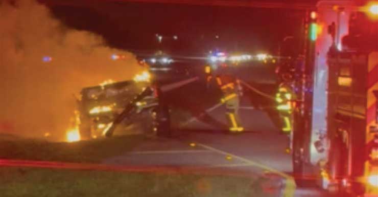 Bomberos de Cape Coral extinguen incendio de una camioneta pickup en Pine Island Road