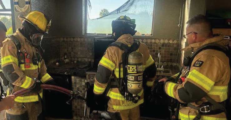 Bomberos extinguen incendio en una parrilla en una vivienda de Cape Coral