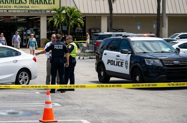 Conductor arrestado tras atropellar intencionalmente a un peatón frente al Boys Farmers Market en Delray Beach