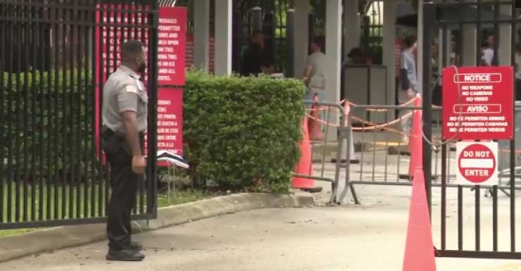 Embarcación de 40 pies destruida en un incendio “sospechoso” en Lauderdale-by-the-Sea, dicen los bomberos
