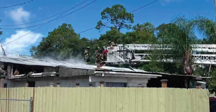 Incendio en una casa de Lake City desplaza a cinco personas y tres perros