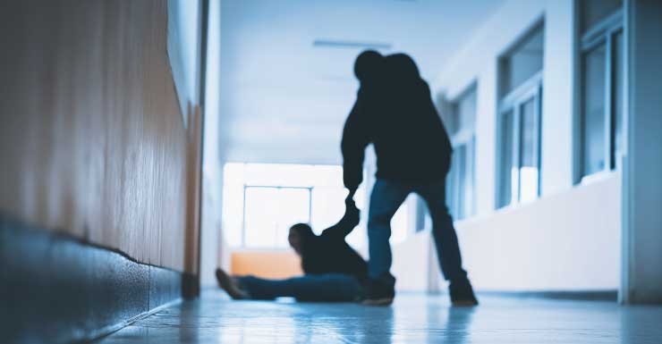 Joven de 18 años presuntamente ataca a otro estudiante en Beacon College por política