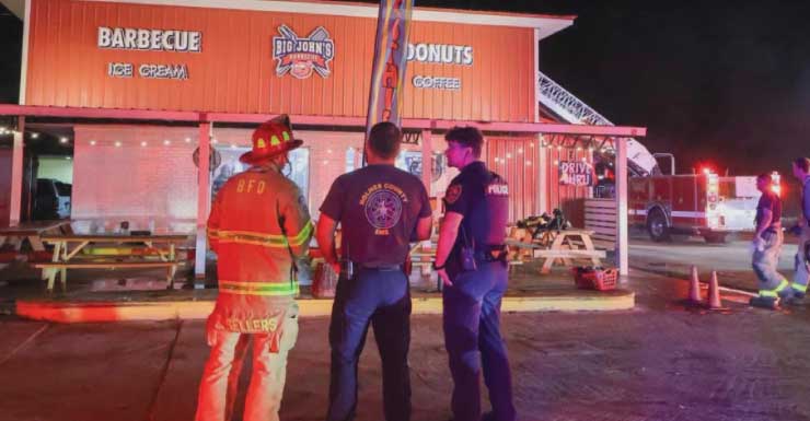 “Las donas están a salvo” Bomberos de Bonifay responden a un incendio en Big John’s