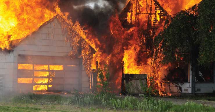 Hombre rescatado de un incendio en una vivienda de Fort Lauderdale y trasladado al hospital con lesiones potencialmente mortales