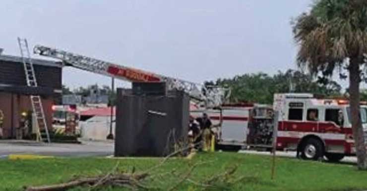 Martin County Fire Rescue responde a un incendio en un Wendy’s en Jensen Beach Boulevard
