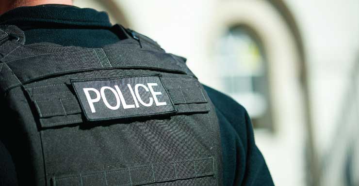 Policía: Madre y niña de 5 años heridas en un tiroteo desde un vehículo en Ocala