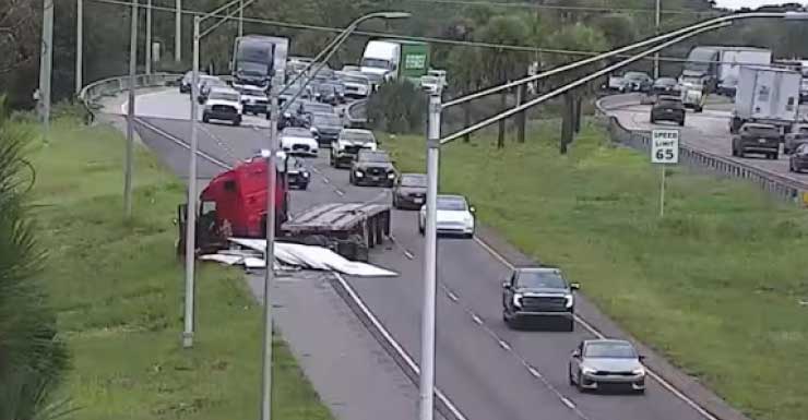 Reabren los carriles de la I-295 cerca de Monument Road después de que un camión semirremolque articulado provoca congestión