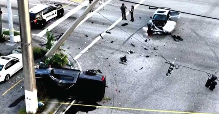 Investigan accidente con vuelco en Hollywood como un choque y fuga; conductor sufre lesiones leves