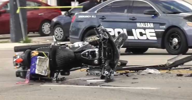 Una persona hospitalizada y dos arrestadas en una colisión de motocicleta en Hialeah