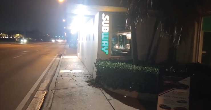 Conductor es hospitalizado tras un accidente cerca de un restaurante Subway en Miami Springs