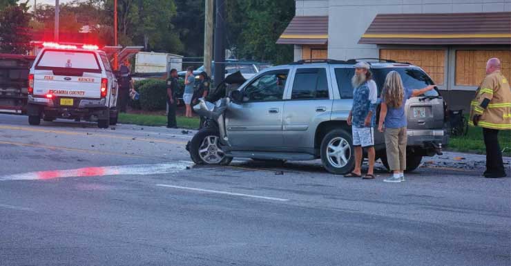 Hombre de 70 años resulta gravemente herido en accidente entre dos vehículos en Pensacola