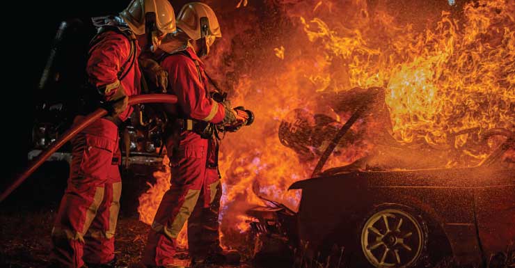 Incendio de automóvil se extiende en un garaje de FGCU y daña 3 vehículos