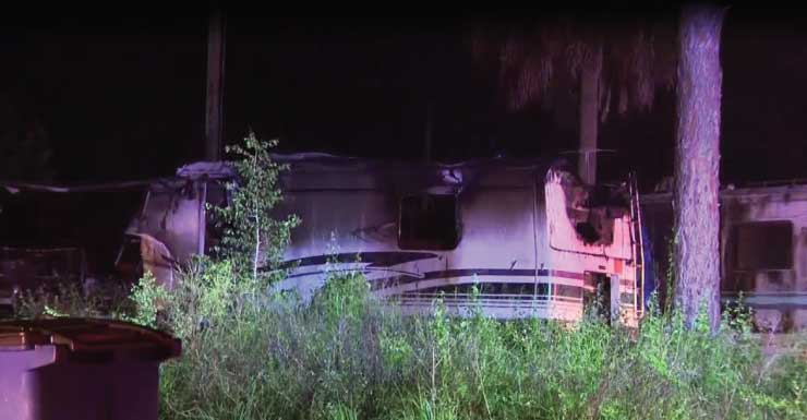 Incendio de una casa rodante está bajo investigación en Suncoast Estates