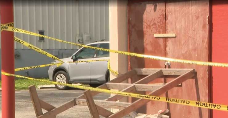 La policía busca al conductor que mató a un hombre en scooter y estrelló una camioneta contra un salón de belleza en Fort Pierce