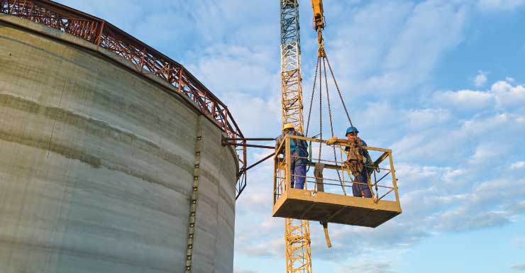 Trabajador rescatado de un embudo elevado tras caer en Winter Garden